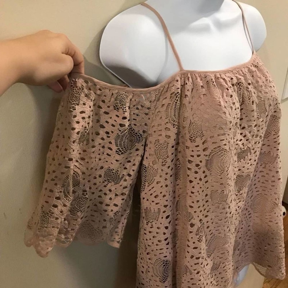 Vince Camuto | Off Shoulder Lace Blouse XS Pink - Picture 3 of 11